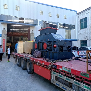 2PG1000x700型直連式液壓對輥制砂機發往新疆