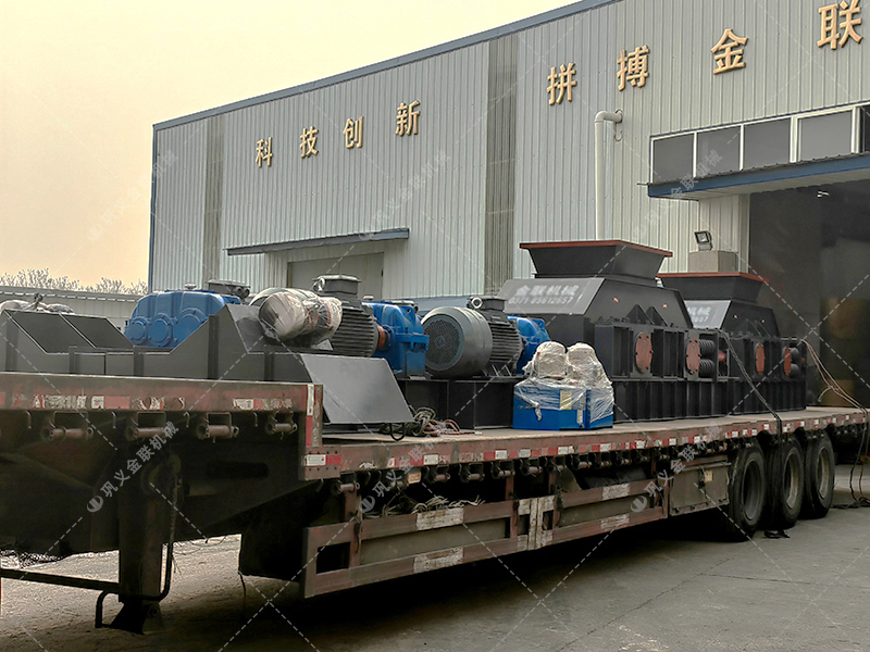 兩臺大型對輥制砂機設備發貨圖片