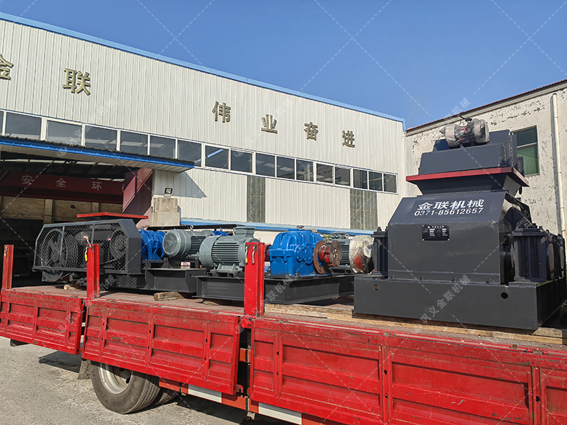 中小型直連式對(duì)輥破碎機(jī)兩臺(tái)發(fā)往河南