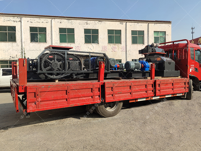 中小型直連式對(duì)輥破碎機(jī)兩臺(tái)發(fā)往河南