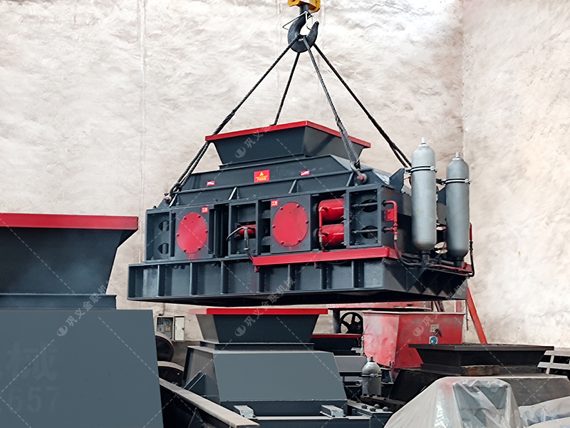 2PG1200x800型液壓直聯(lián)對(duì)輥破碎制砂機(jī)發(fā)貨