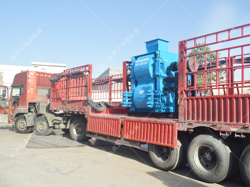 4PG0806中型四輥破碎機發貨圖片_發往廣西南寧_破碎鐵礦石