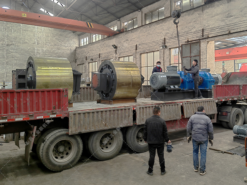 對輥破碎機總成發貨圖片_發往安徽阜陽