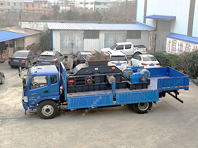 2PG1200X800連軸式對(duì)輥破碎機(jī)發(fā)貨圖片_發(fā)往四川綿陽(yáng)_鵝卵石制砂