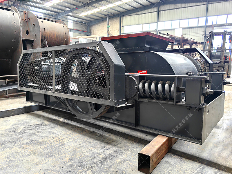煤矸石雙齒輥破碎機產能多少？多少錢？