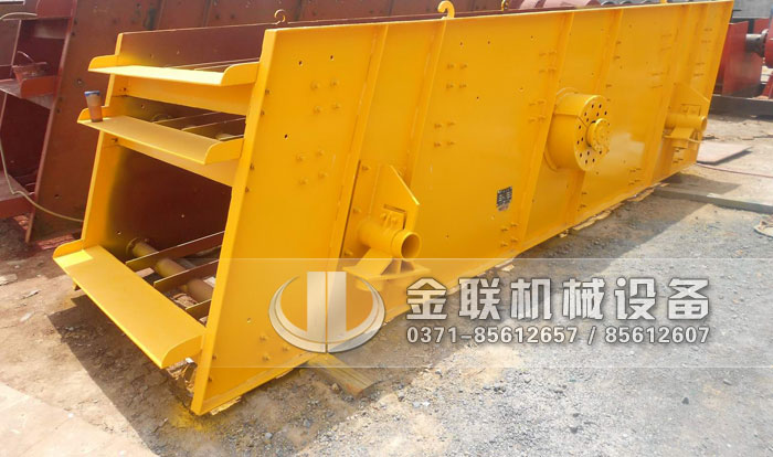 如何更換圓振篩的篩網？