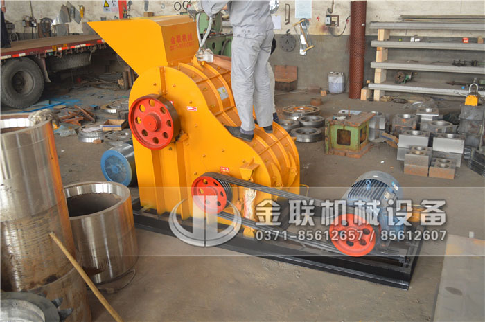 雙級粉碎機出現(xiàn)產(chǎn)量過低的原因是什么