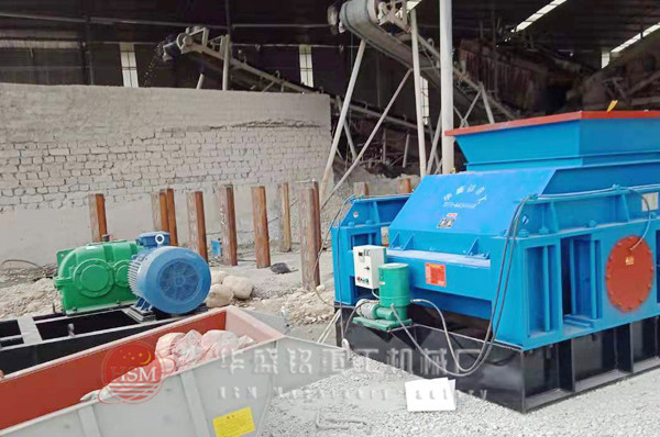 1212型液壓對輥破碎機重慶巫溪縣安裝現場