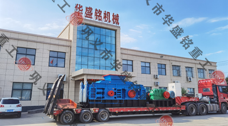 全液壓對(duì)輥破碎機(jī)發(fā)貨現(xiàn)場